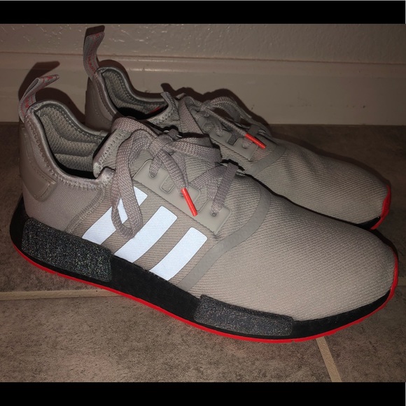 adidas nmd r1 grey solar red